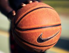 开云官网-跨洋对决，纽约风暴席卷辽宁，布克亚平宁夜空摘星