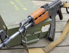 开云体育-哈登狂砍40+三双凿穿鹈鹕防线，爵士主场险胜捍卫西部前三