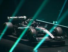 开云体育官方网站-阿斯顿马丁力克红牛二队，拉塞尔统治全场的简单介绍