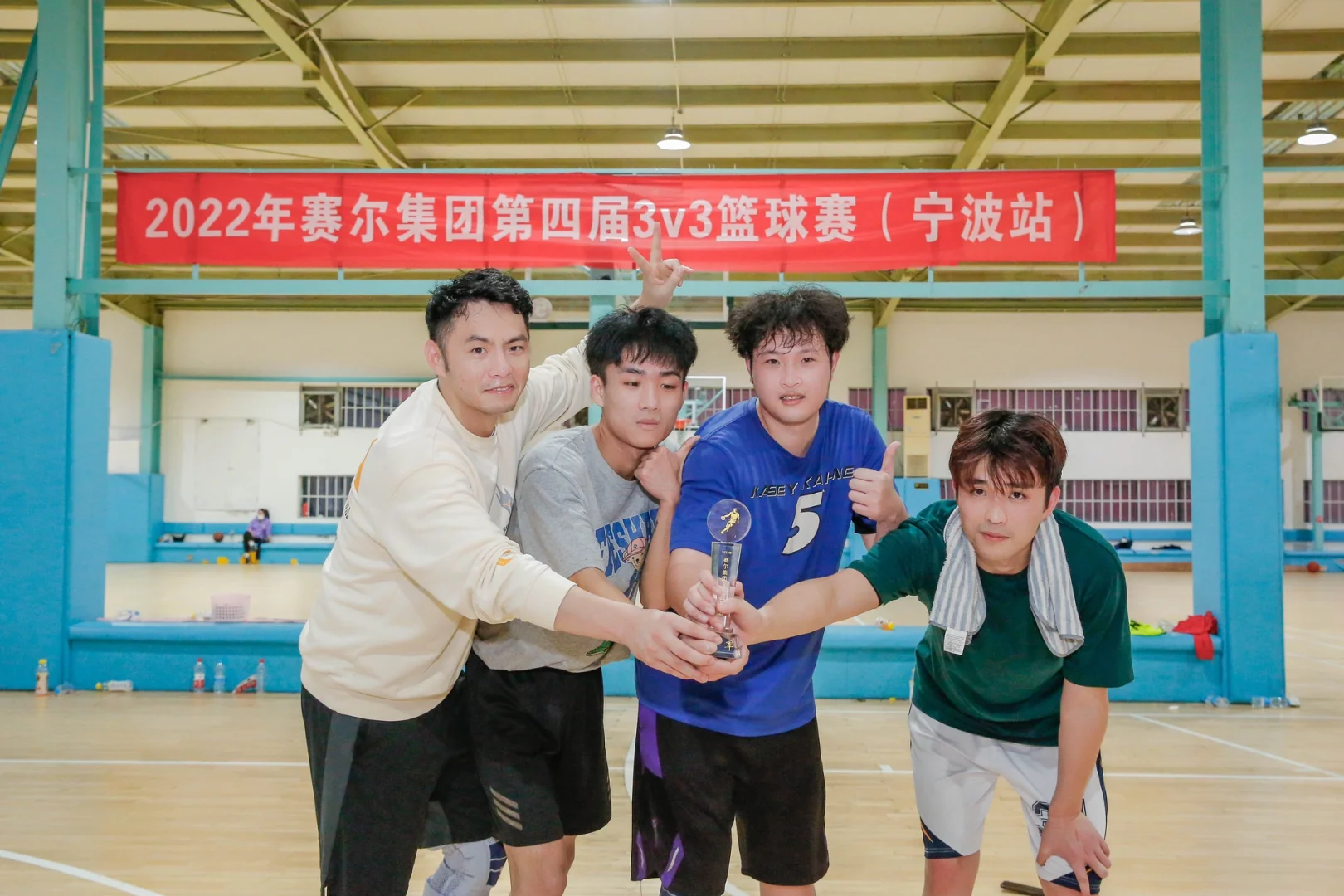 开云体育官网-球场大战激情迸发，篮球联赛尽显魅力的简单介绍