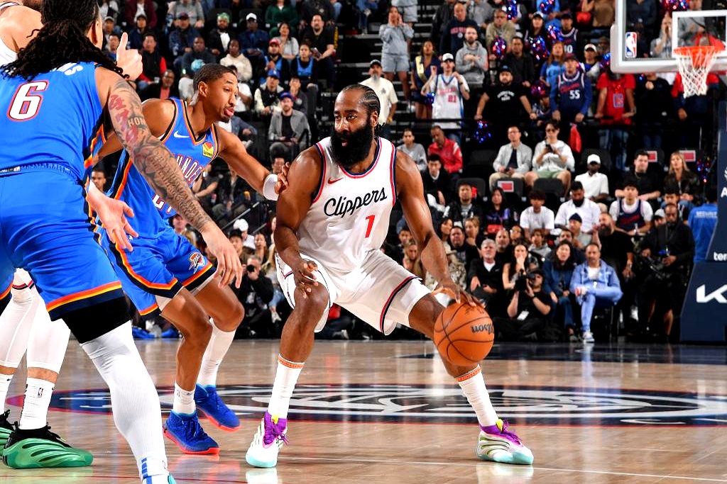 开云平台-猛龙客场击败湖人,伦纳德砍