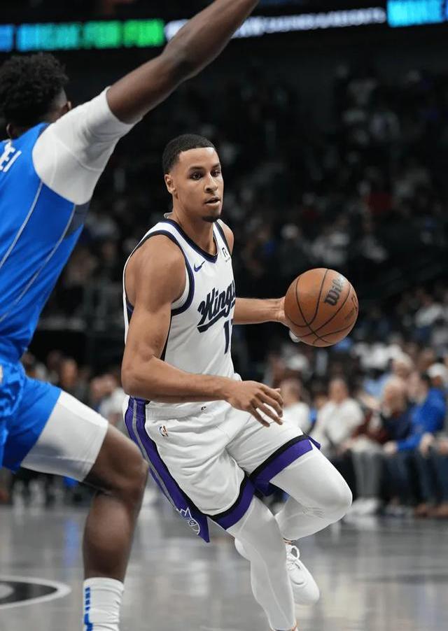 开云体育下载-包含独行侠强势篮网，萨博尼斯高光表现的词条