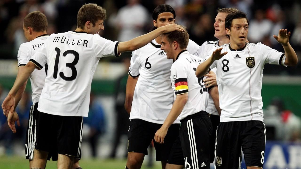 开云官网-德国队绝杀泰国队，黄鸭组合点燃赛场