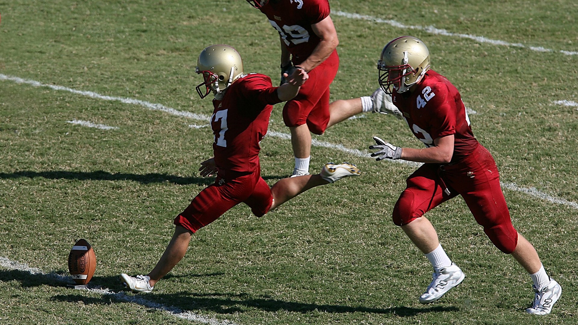 开云体育中国-绿茵史诗，当南部之星的铁蹄碾过紫色浪漫