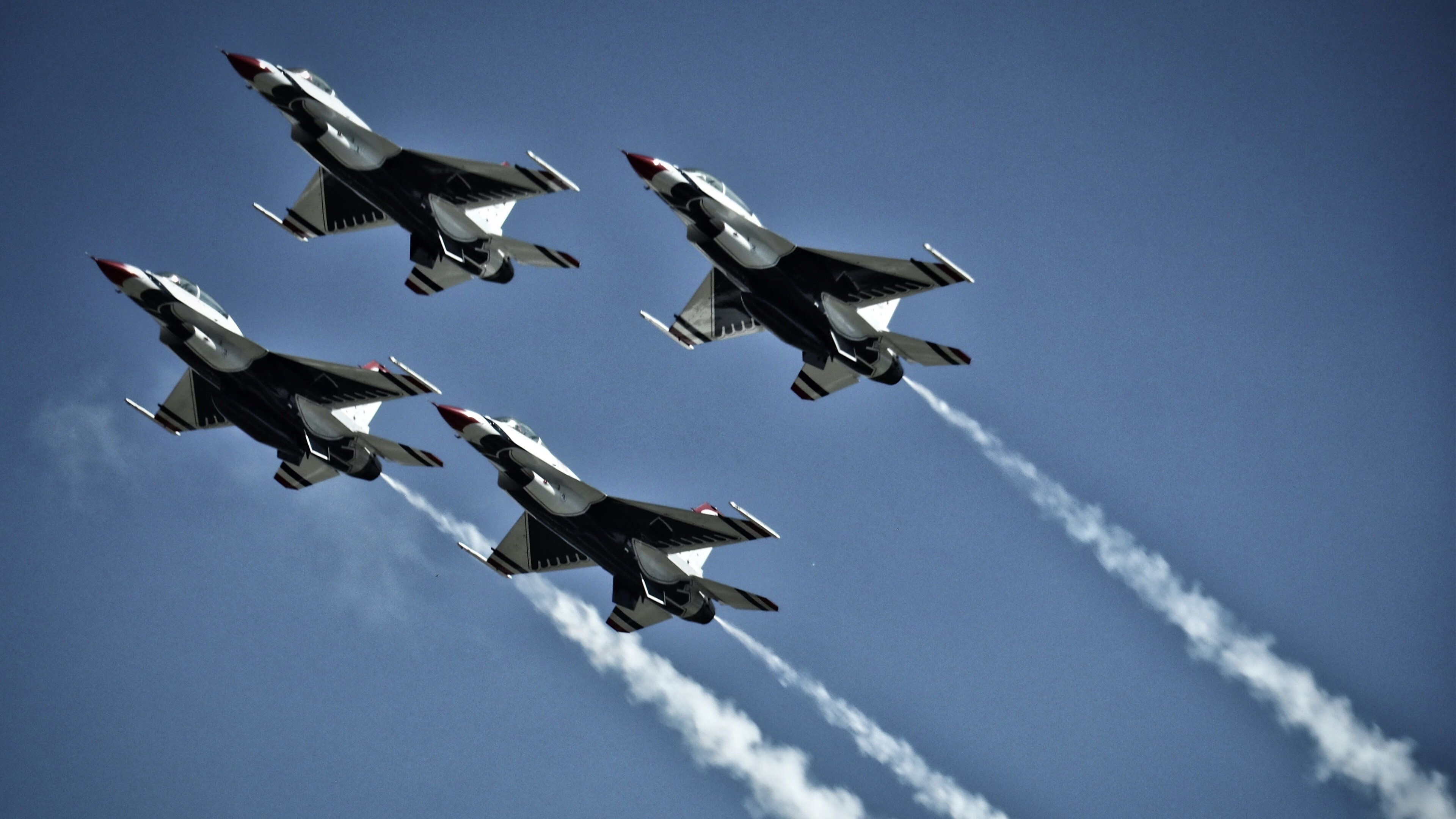 开云体育平台APP-统治与速度，巴萨的高压足球与C罗的赛道征服